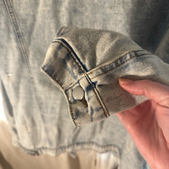 Distressed jean jacket - Picture 6 of 6